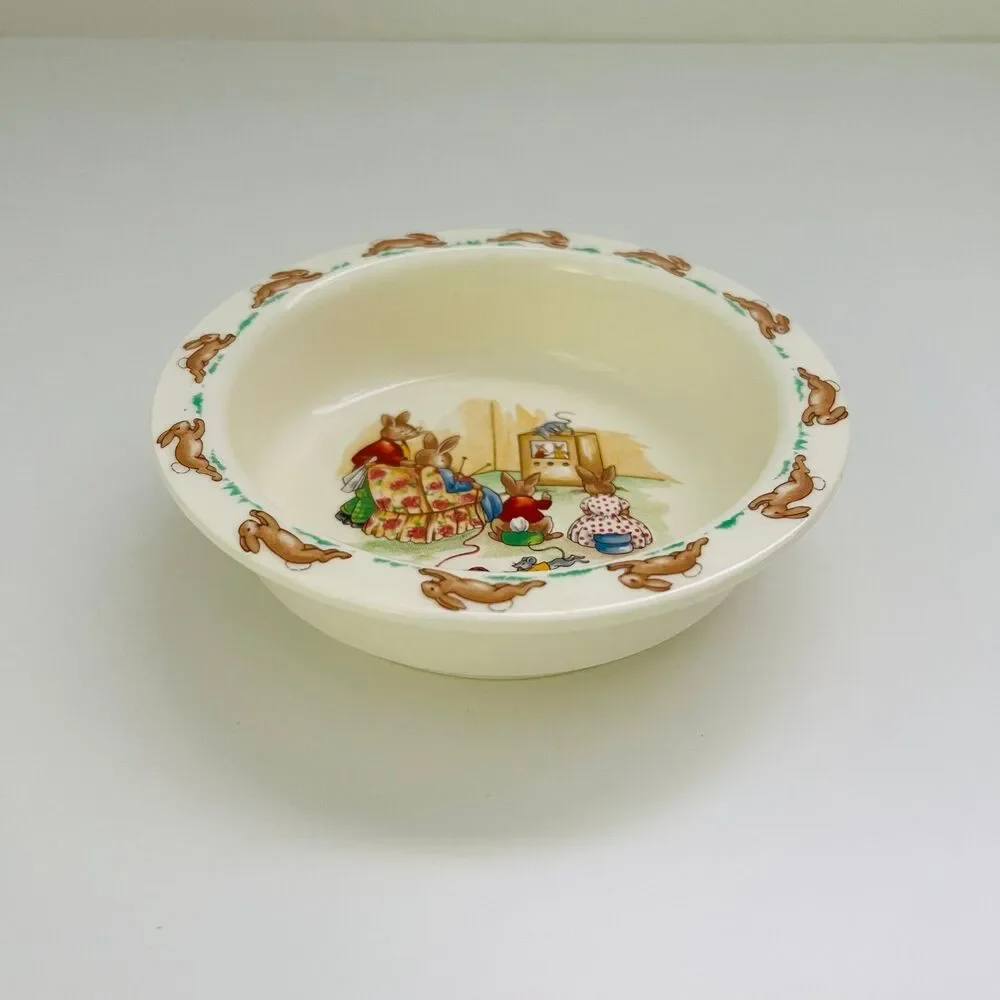 ROYAL DOULTON Bunnykins Rabbits Watching TV Children's Porridge Bowl